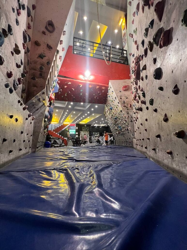 تنها باشگاه سنگنوردی و صخرهنوردی در منطقه نیاوران تنها باشگاه سنگنوردی و صخرهنوردی در منطقه نیاوران